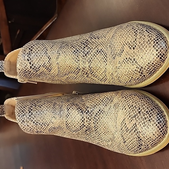 Corkys Shoes - CORKYS Boutique Tan Snake Booties Sz 8